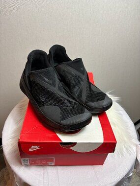 Nike Go FlyEase Black Sneakers, Women’s 9 / Men’s 7.5, Never Worn